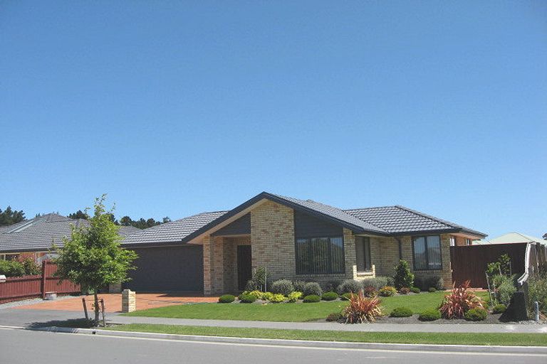 Photo of property in 4 Pohutukawa Crescent, Parklands, Christchurch, 8083