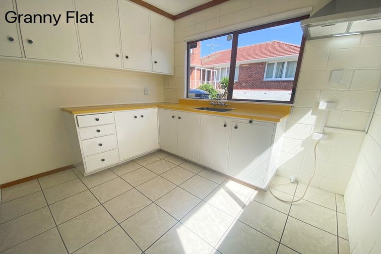 Photo of property in 237 Te Atatu Road, Te Atatu South, Auckland, 0610