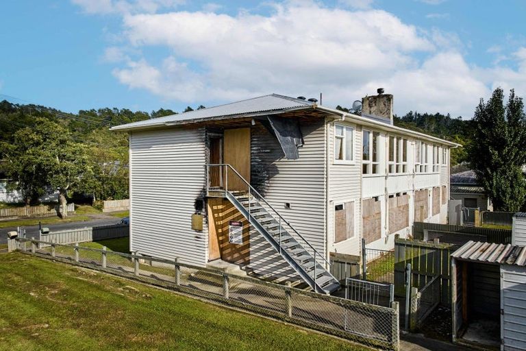 Photo of property in 2-8 Hanson Grove, Stokes Valley, Lower Hutt, 5019