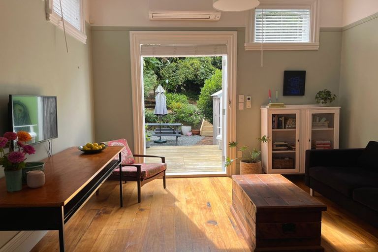 Photo of property in 172 Aro Street, Aro Valley, Wellington, 6021
