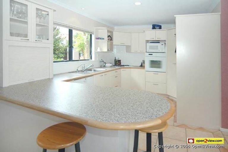 Photo of property in 43 Ribbonwood Crescent, Goodwood Heights, Auckland, 2105