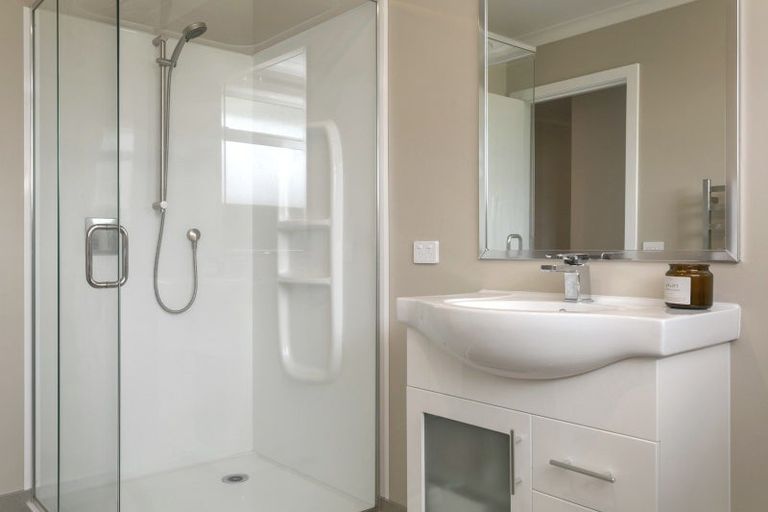 Photo of property in 19 Montgomery Crescent, Kinloch, Taupo, 3377