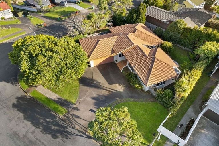 Photo of property in 1 Halldene Terrace, Red Beach, 0932