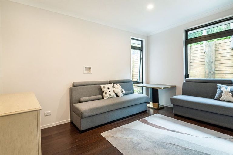 Photo of property in 16 Schopolo Place, Schnapper Rock, Auckland, 0632