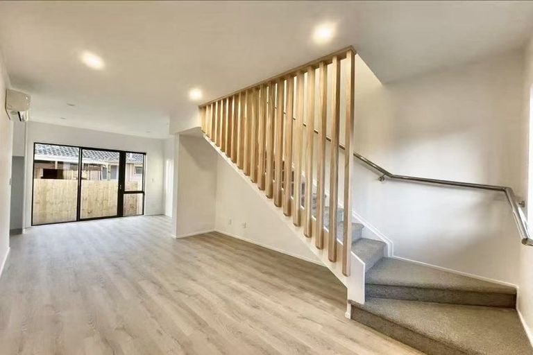 Photo of property in 15b Pipitea Place, Massey, Auckland, 0614