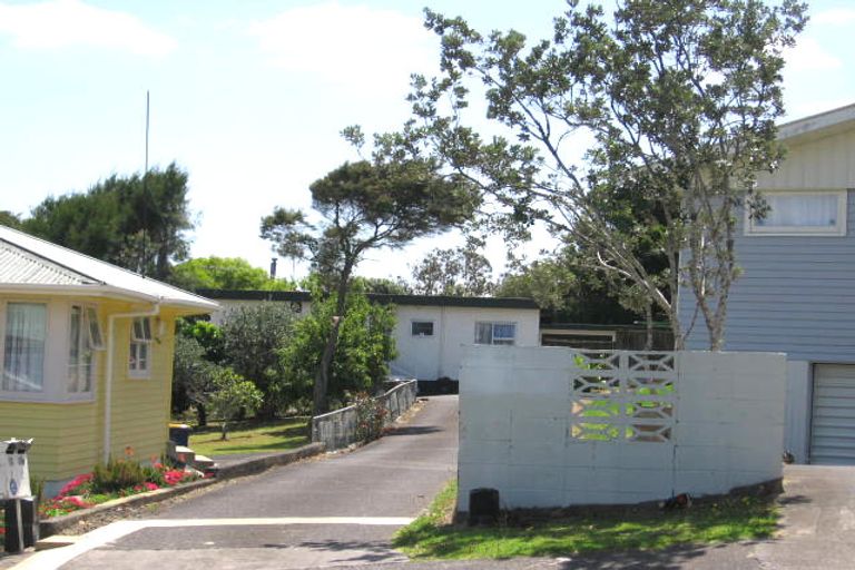 Photo of property in 1/13 Gatman Street, Birkdale, Auckland, 0626