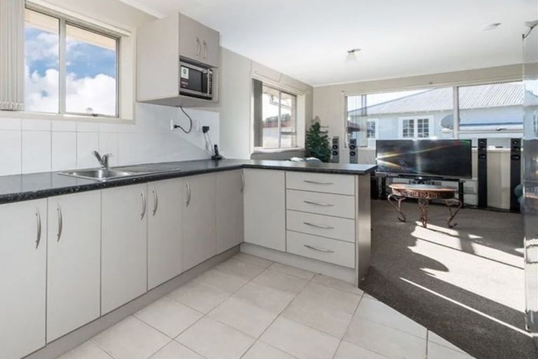 Photo of property in 3/152 Lincoln Road, Henderson, Auckland, 0610