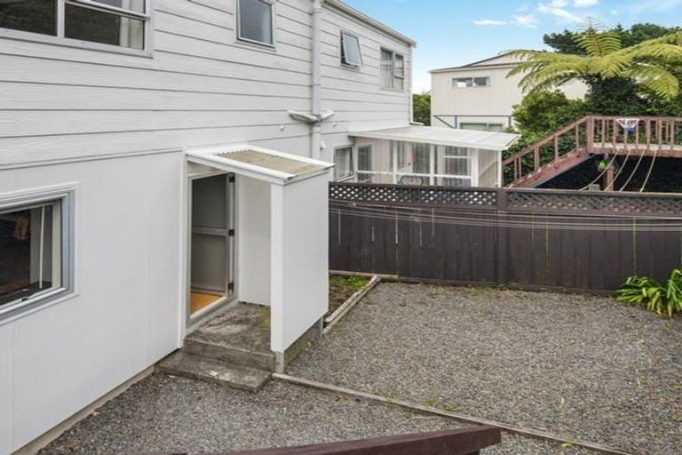 Photo of property in 32a Cheltenham Terrace, Newlands, Wellington, 6037