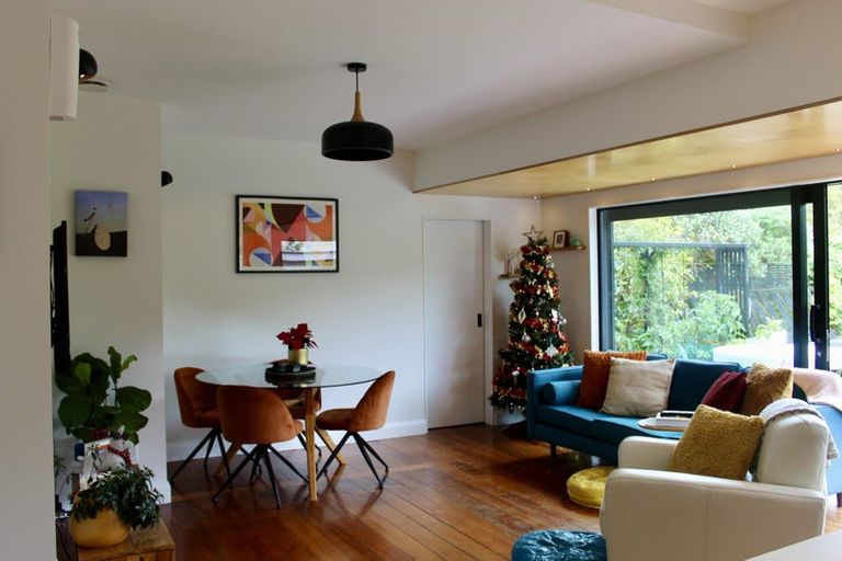 Photo of property in 18 Fernlea Avenue, Karori, Wellington, 6012