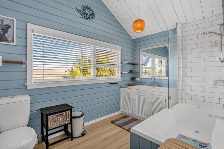 Photo of property in 6 Avoca Place, Darfield, 7510