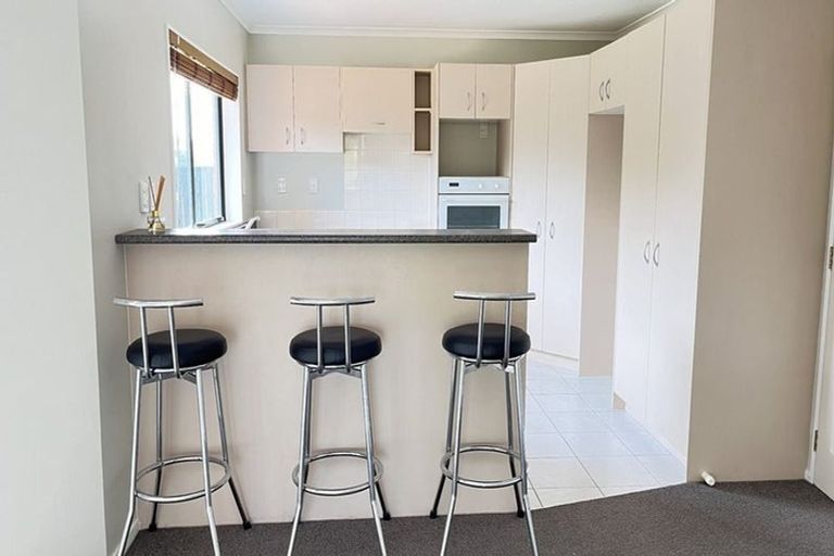Photo of property in 20 Jade Court, Rosedale, Auckland, 0632