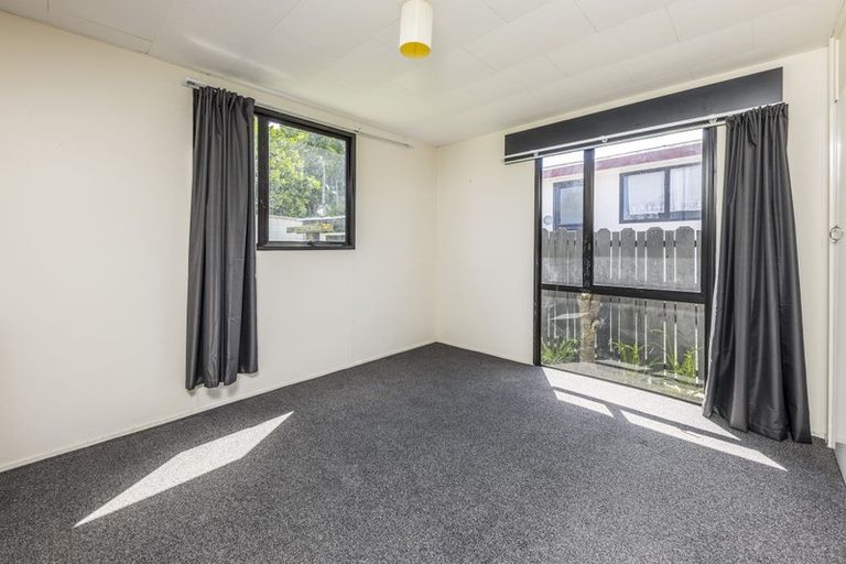 Photo of property in 2/16 Barneys Farm Road, Clendon Park, Auckland, 2103