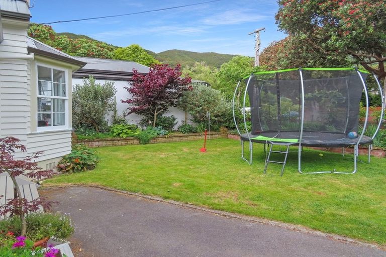 Photo of property in 43 Saint Ronans Avenue, Waterloo, Lower Hutt, 5011