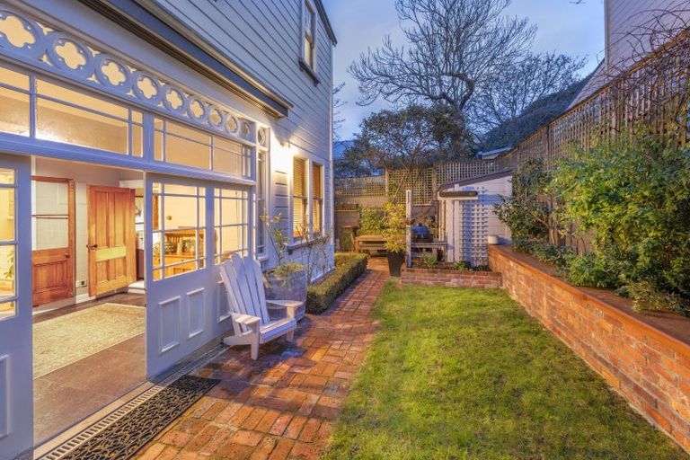 Photo of property in 26 Grant Road, Thorndon, Wellington, 6011