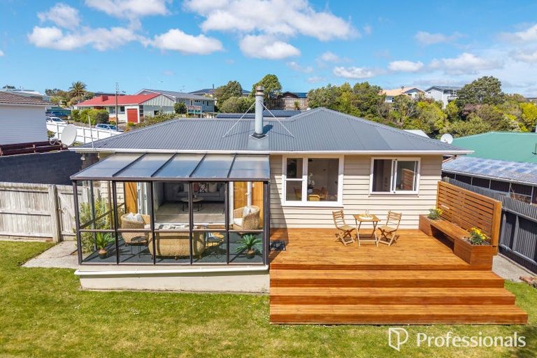 Photo of property in 18 Barberry Grove, Maungaraki, Lower Hutt, 5010