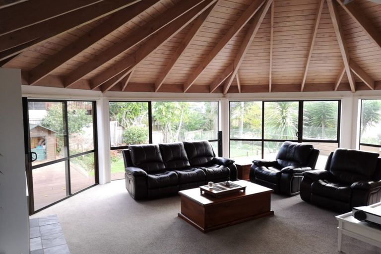 Photo of property in 62 Newhaven Terrace, Mairangi Bay, Auckland, 0630