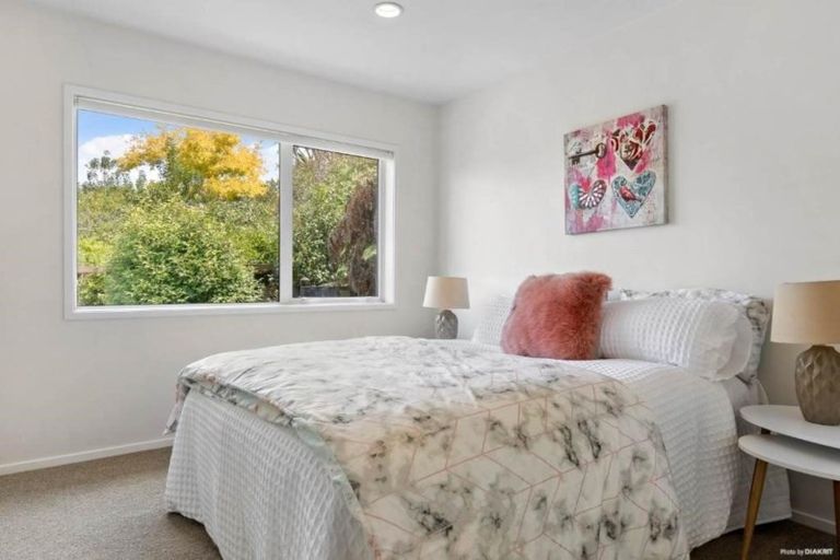 Photo of property in 1/1 Jeanette Place, Mairangi Bay, Auckland, 0630