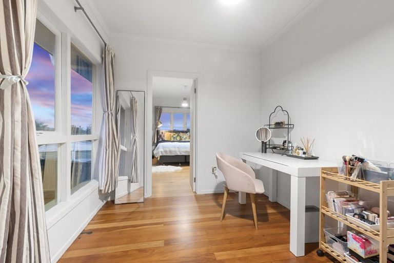 Photo of property in 77 West Harbour Drive, West Harbour, Auckland, 0618