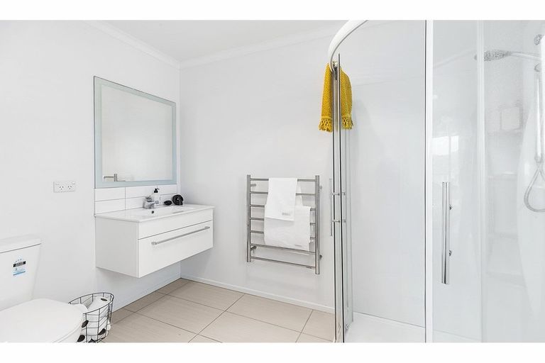 Photo of property in 19 Cresswell Place, Johnsonville, Wellington, 6037