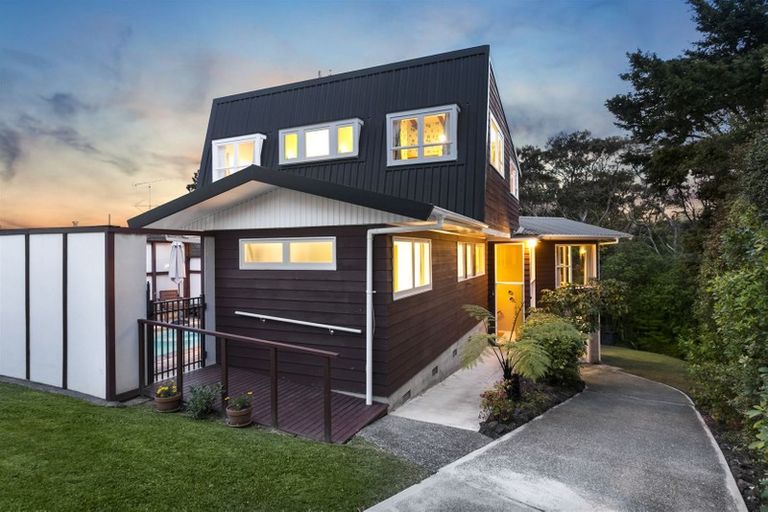 Photo of property in 21 Wernham Place, Northcote, Auckland, 0626