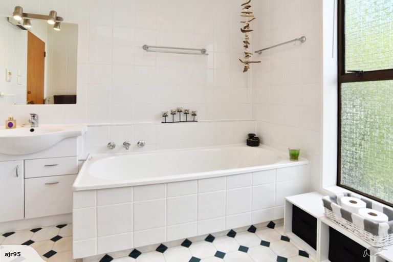 Photo of property in 11 Sunbeam Place, Halswell, Christchurch, 8025