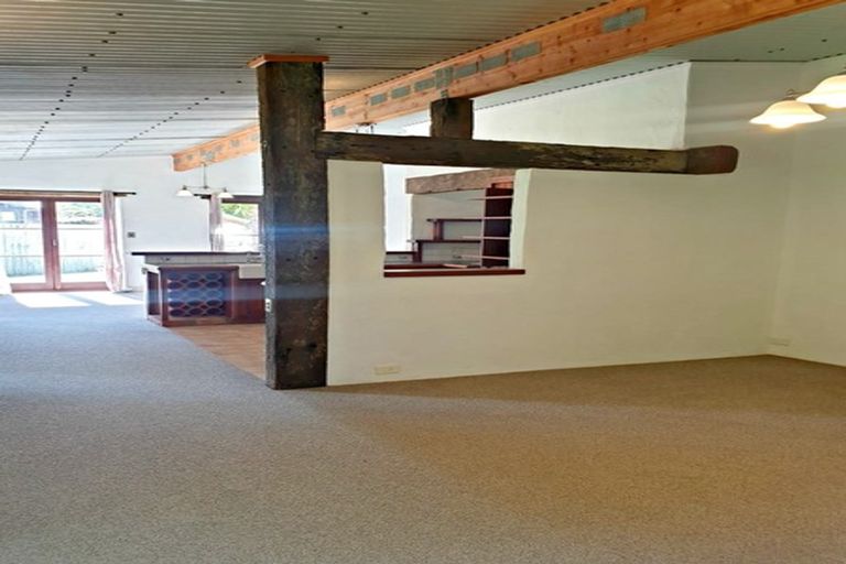 Photo of property in 91g Wade River Road, Stanmore Bay, Whangaparaoa, 0932