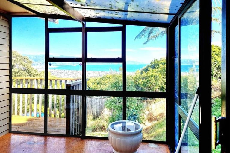 Photo of property in 7 Hibiscus Grove, Maungaraki, Lower Hutt, 5010