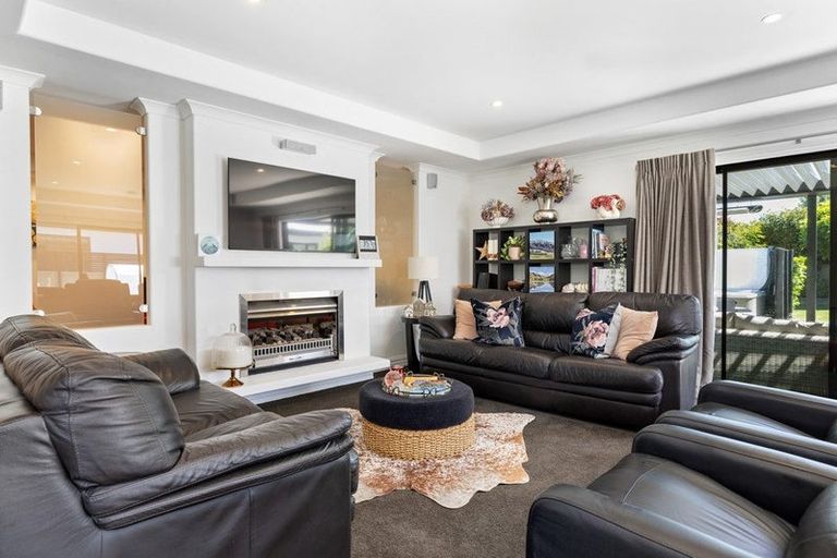 Photo of property in 11 Bridesdale Drive, Lake Hayes, Queenstown, 9304