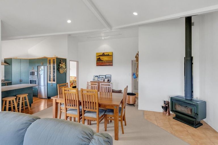 Photo of property in 13 Taipa View Road, Taipa, 0483