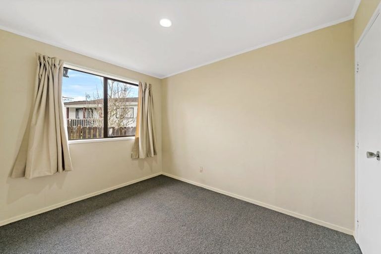 Photo of property in 64 Sunvue Road, Glen Eden, Auckland, 0602