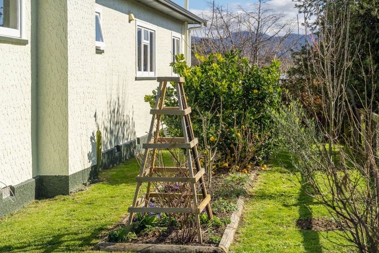 Photo of property in 6 South Featherston Road, South Featherston, Featherston, 5771