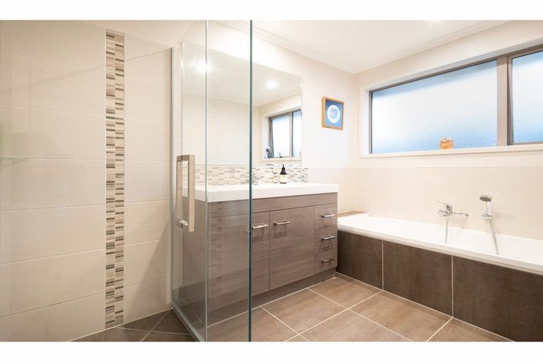 Photo of property in 18 Josh Road, Huapai, Kumeu, 0810