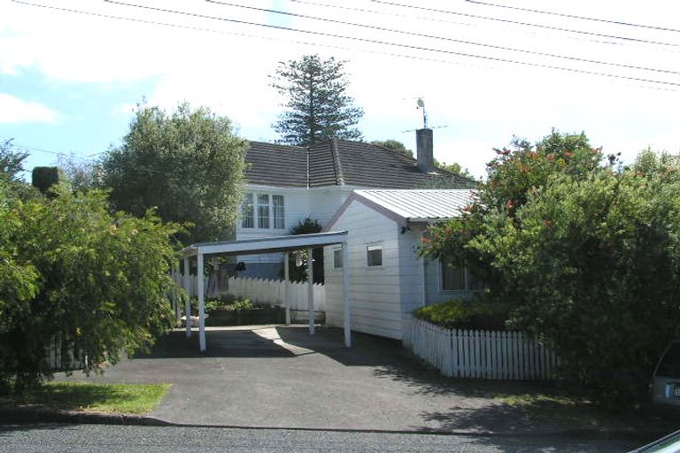 Photo of property in 8a Nutsey Avenue, Northcote, Auckland, 0627