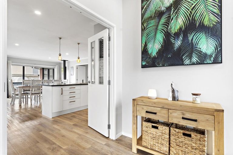 Photo of property in 4 Routhan Way, Carterton, 5713