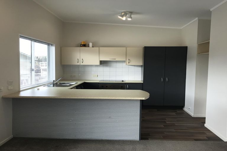 Photo of property in 5a Waiwera Place, Merrilands, New Plymouth, 4312