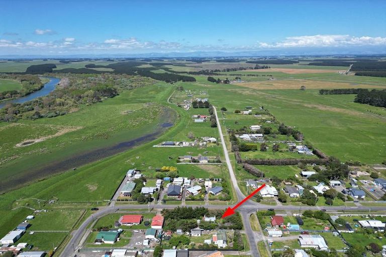 Photo of property in 4 Punga Street, Tangimoana, 4822