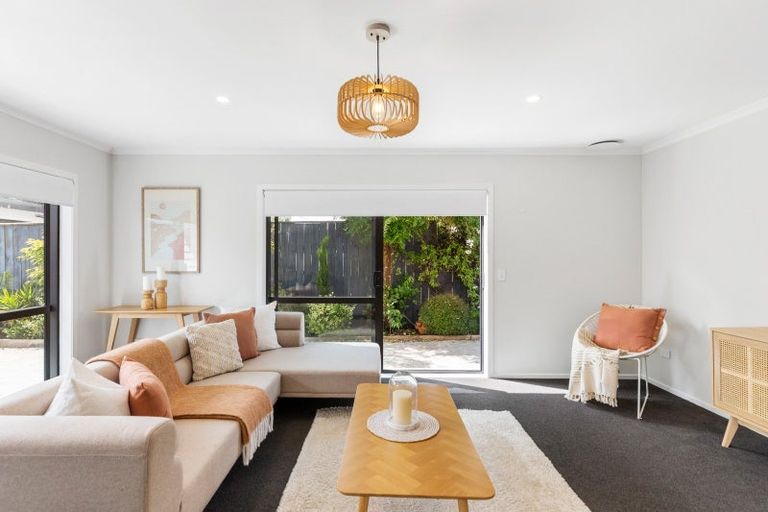 Photo of property in 11 Poplar Grove, Ebdentown, Upper Hutt, 5018