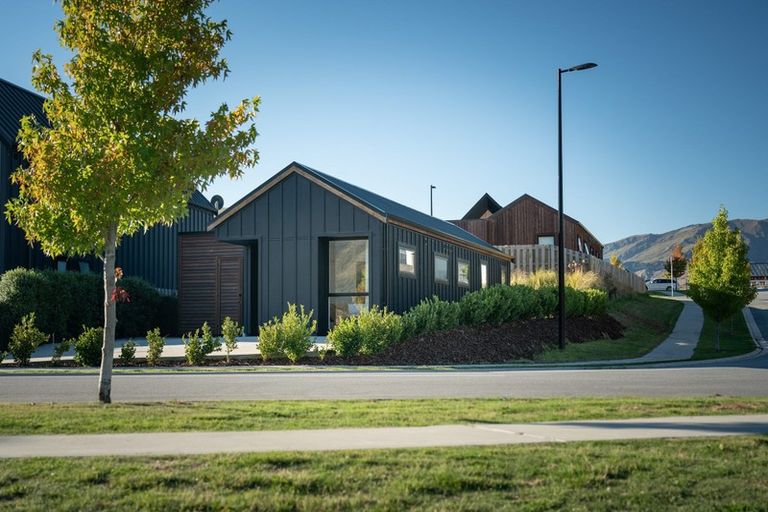 Photo of property in 52 Red Cottage Drive, Lake Hayes, Queenstown, 9304