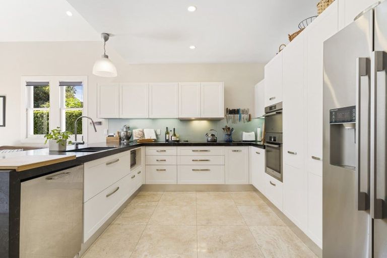 Photo of property in 8 Wallace Road, Mangere Bridge, Auckland, 2022