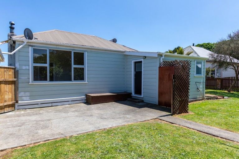 Photo of property in 46 Ross Street, Woodville, 4920