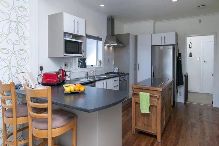 Photo of property in 55 Mellons Bay Road, Mellons Bay, Auckland, 2014