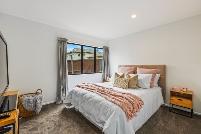 Photo of property in 6 Rathmullen Place, Pinehill, Auckland, 0632