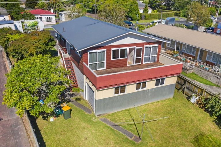Photo of property in 104 Te Atatu Road, Te Atatu South, Auckland, 0610
