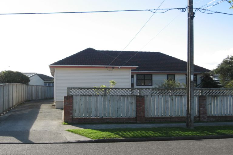 Photo of property in 24 Benge Crescent, Naenae, Lower Hutt, 5011