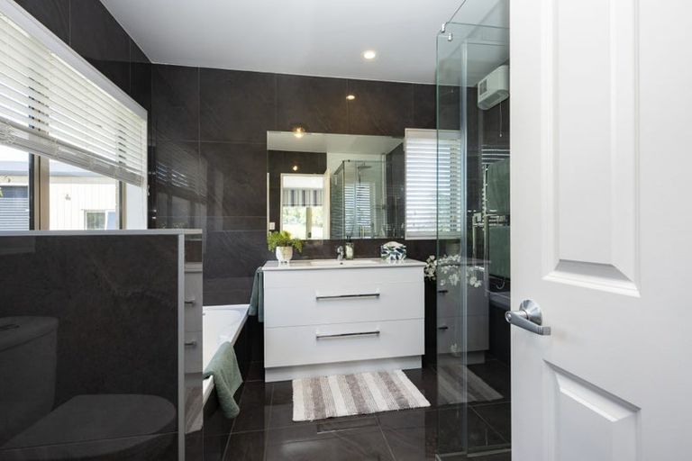 Photo of property in 35 Terry Smyth Drive, Kumeu, 0892