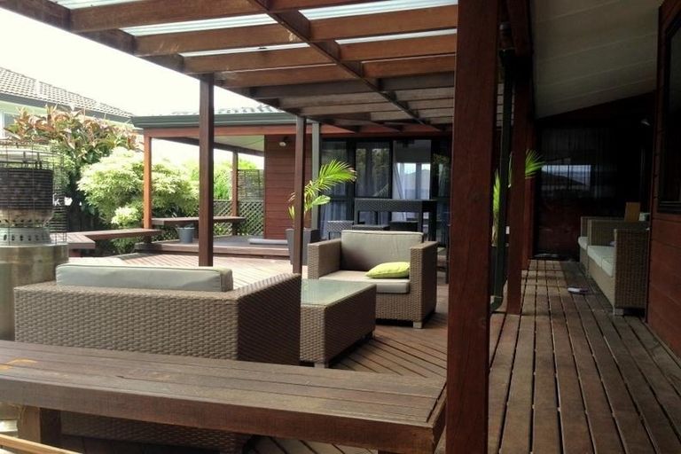 Photo of property in 115 Wiseley Road, West Harbour, Auckland, 0618