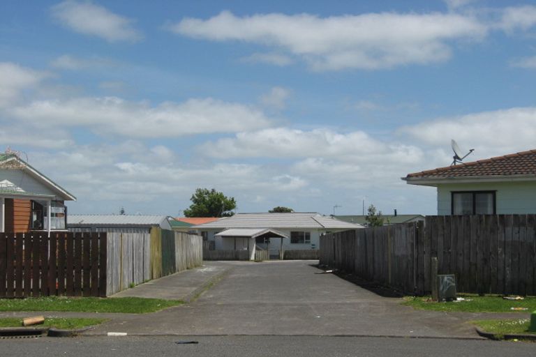 Photo of property in 45 Dungarvon Place, Clendon Park, Auckland, 2103