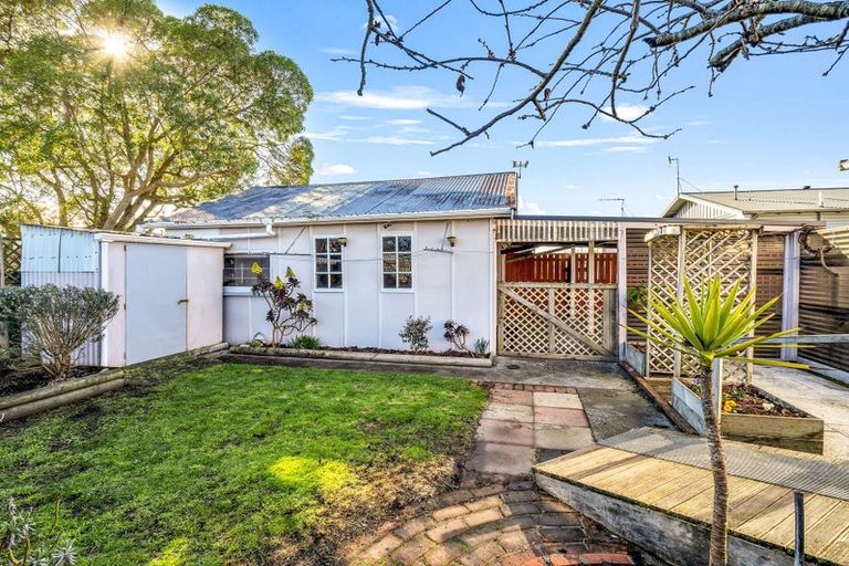 Photo of property in 14 Kawatiri Avenue, Gonville, Whanganui, 4501