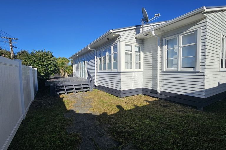 Photo of property in 2a Rewa Street, New Lynn, Auckland, 0600