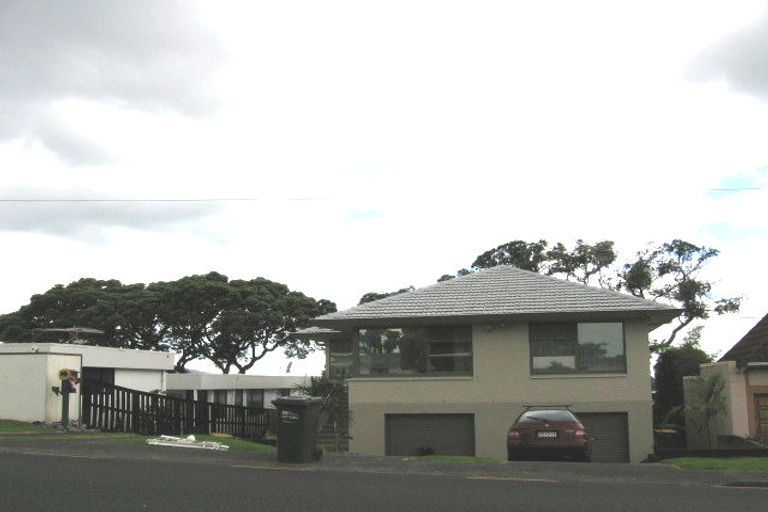 Photo of property in 73 Sylvan Avenue, Northcote, Auckland, 0627